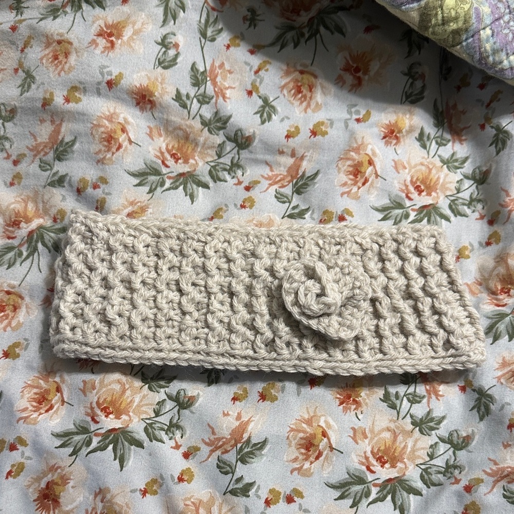 Chic Crochet Headband in Soft Cream